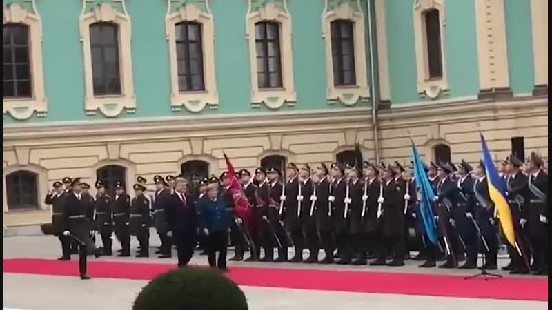 © меркель " вітаю, воїни"