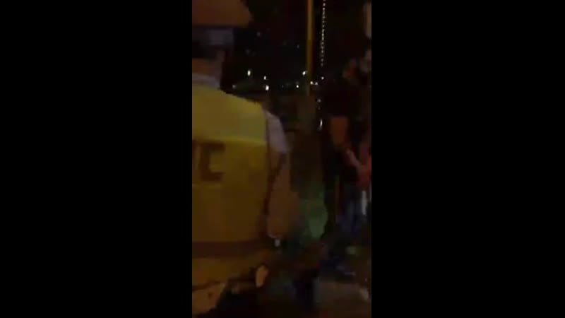 Толпа чеченцев наткнулась в москве на чеченок, гуляющих по набережной в компании грузина