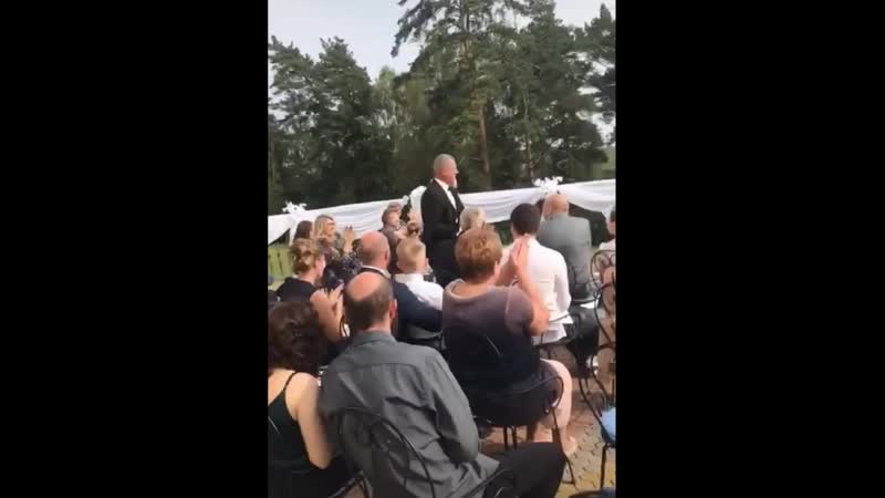 Жениху 55, невесте 25