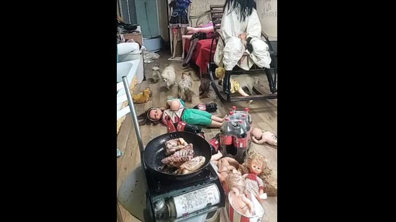 Издевательства над молодые блогер живодера, который устраивает прямые трансляции в "друг вокруг" з названия