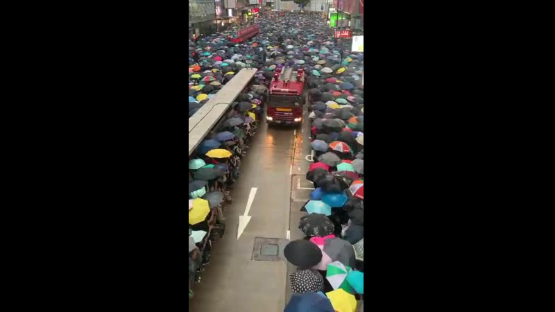 Власти гонконга протестующие устраивают массовые беспорядки