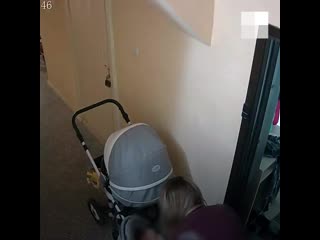 Неадекватная соседка одолевает