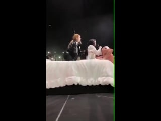 Kehlani surprising demi lovato during “lonely” at prudential center in newark