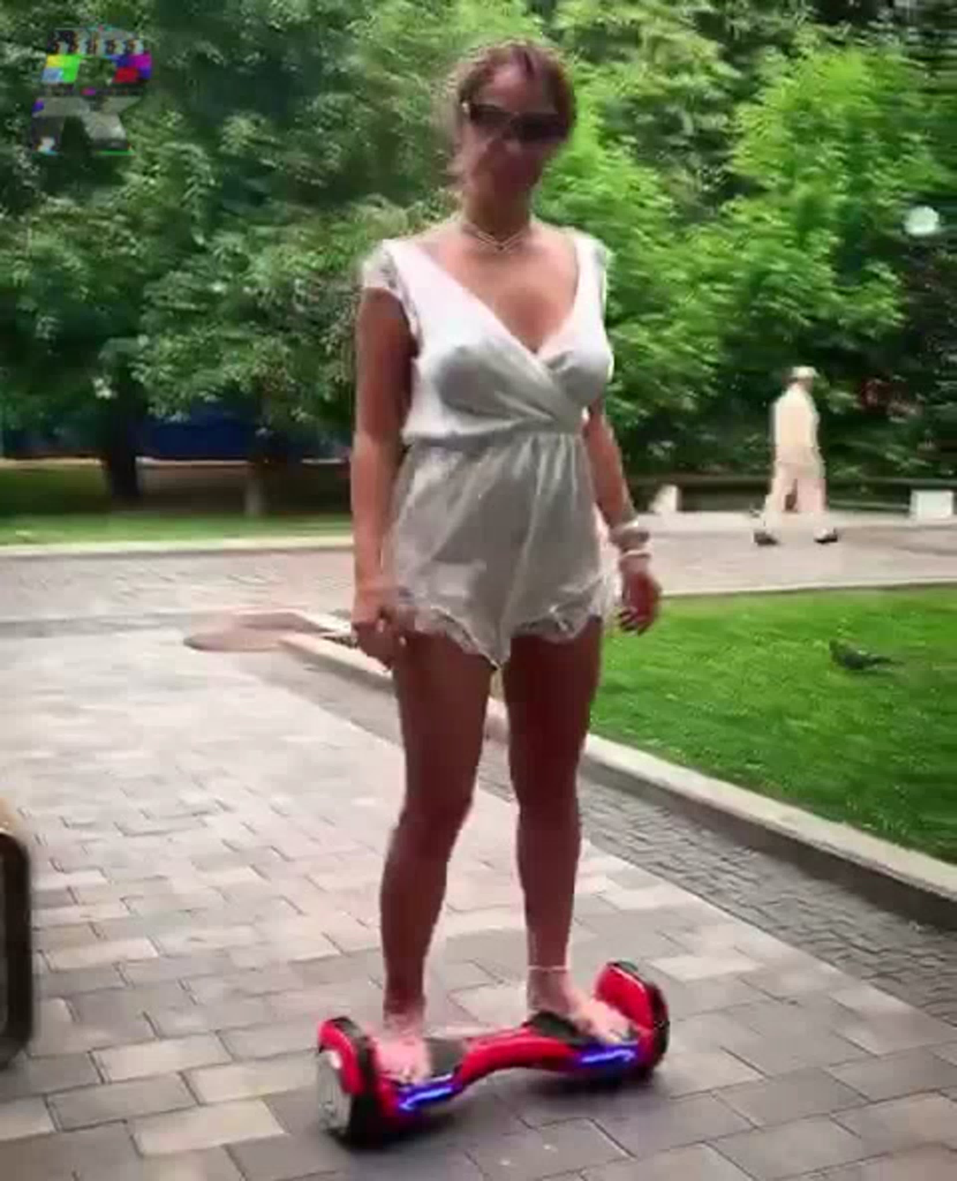 инцест  дрочит в парке 
