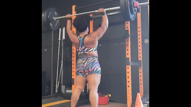 Андреа томпсон жмёт стоя 90 кг