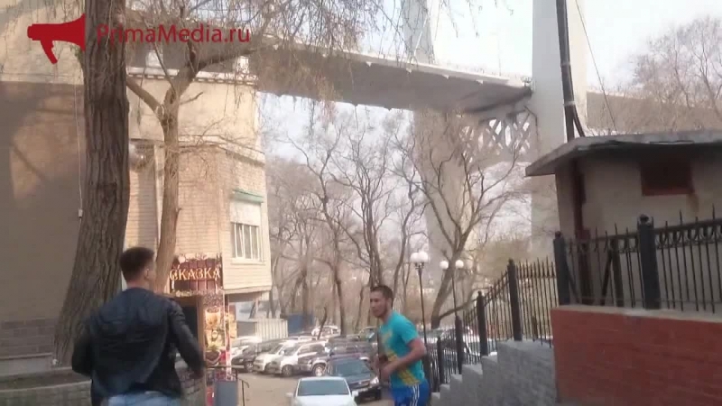 Драку с водителем рейсового автобуса устроил автолюбитель в центре владивостока