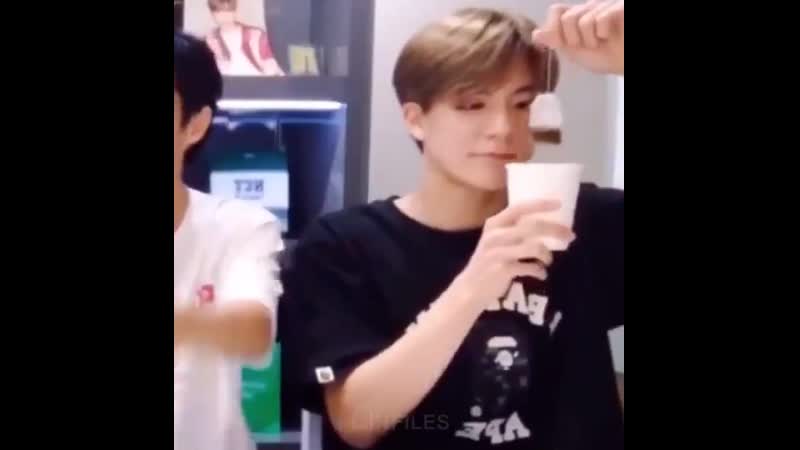 Lee jeno being lee jeno