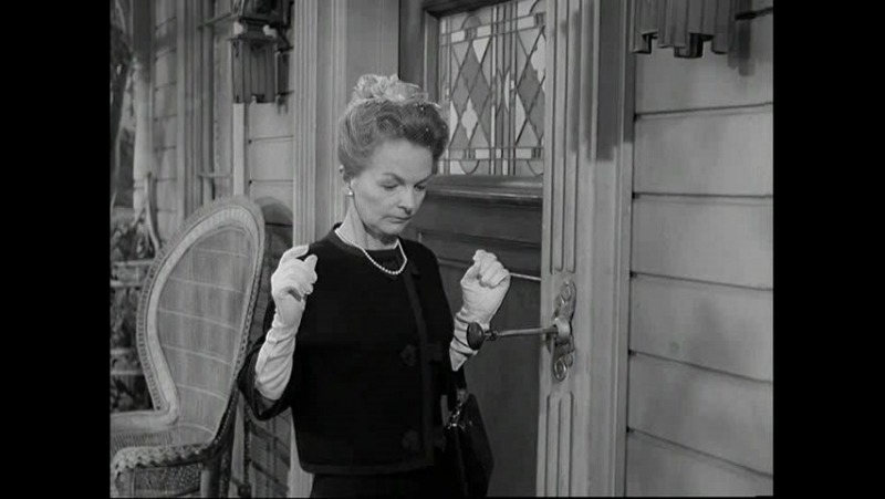The addams family s2e06 / cousin itt's problem