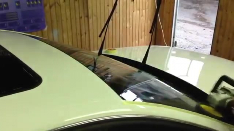 Как убрать царапины с лобового стекла