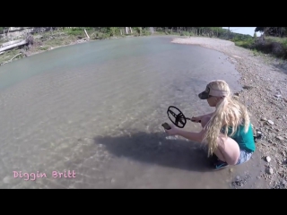 Summer river metal detecting with diggin britt