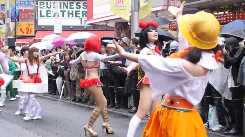 Флешмоб в шанхае "китайские пчёлки майа собирают нектар"