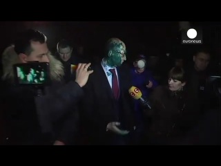 Облили porn video – Арсения яценюка облили зелёнкой (огого видео)
