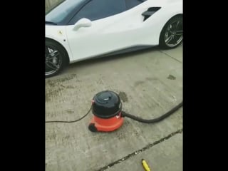 Growling ferrari not every day you turn up to yo лондон 10 08 2017