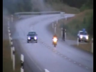 Bmw m5 turbo vs yamaha r1 monster