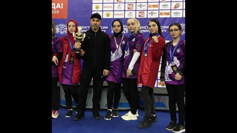 В дагестане девушки в хиджабах покоряют армрестлинг