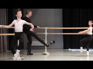 Danse classique barre ⁄ garçons 12 13 ans ⁄ ballet boys 1