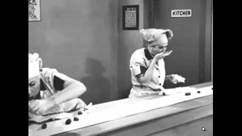 Устроилась с подругой на шоколадную фабрику