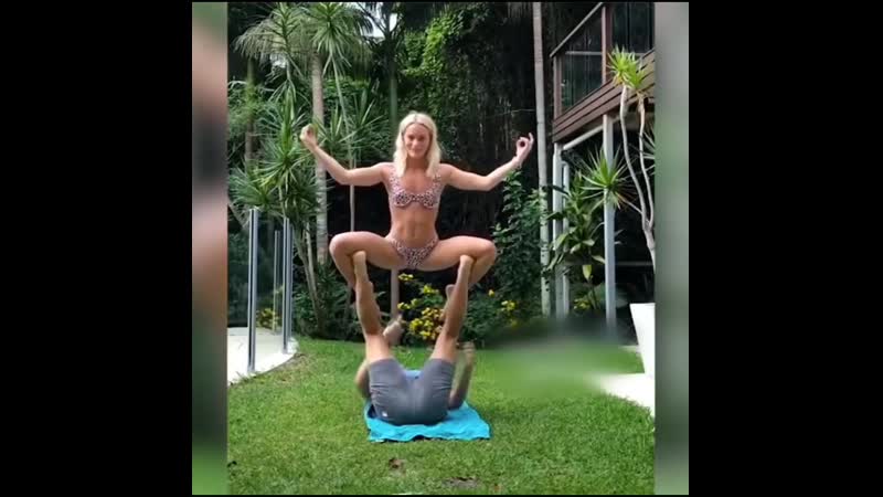 Ткнул пальцем