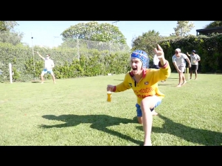 Aussie backyard cricket mannequin challenge