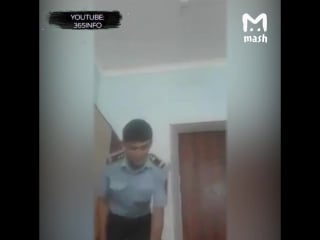 В казахстане уволили полицейского, который избил пойманного молодые