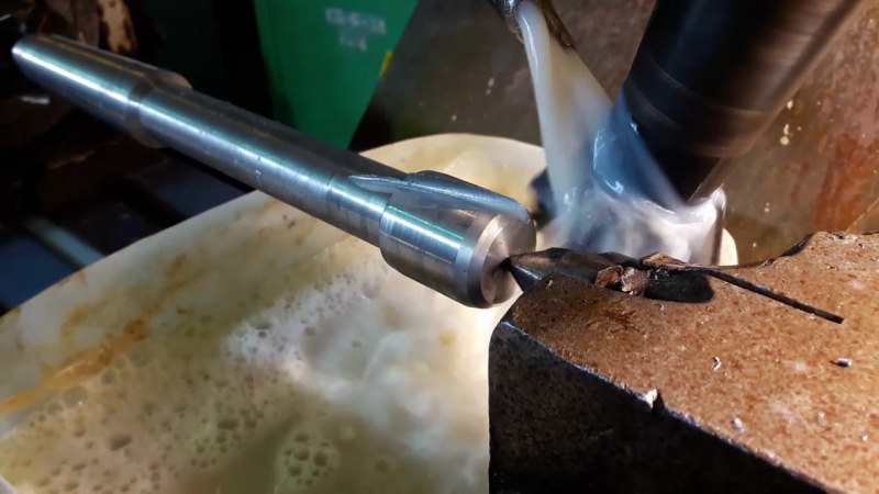 Фрезерование зенкера с косыми зубьями в делительной голое