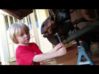 Мужиком растёт!