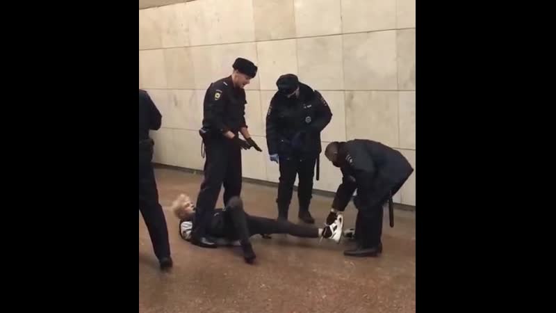 Очередное громкое задержание в метро молодой человек