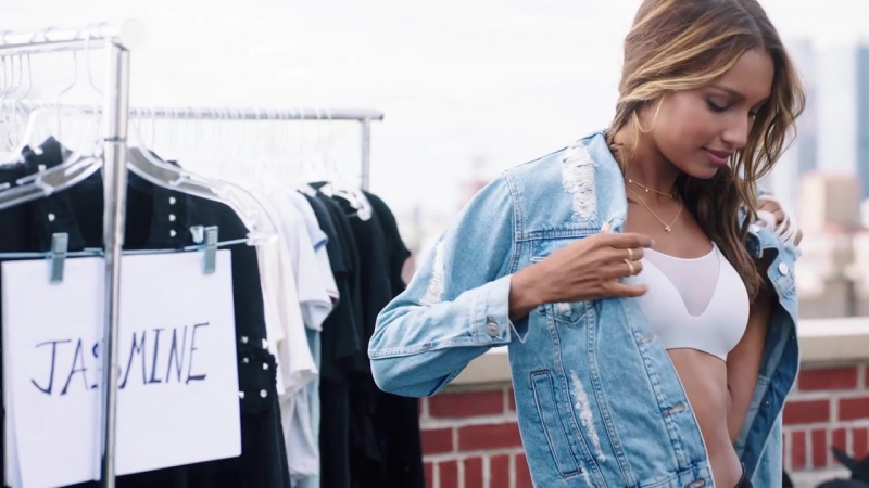 Victoria’s secret angels lip sync “2u” by david guetta justin bieber