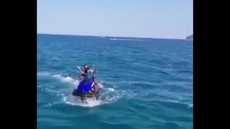 Гидроцикл с туристами взорвался под геленджиком