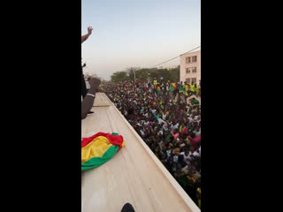 Сумасшествие на улицах сенегала после победы сборной в кубке африканских наций