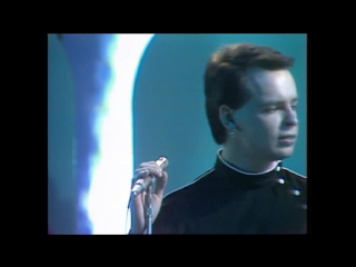 Tubeway army are friends electric? (top of the pops) (1979)