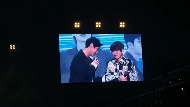 Чанель пристает к бэкхену