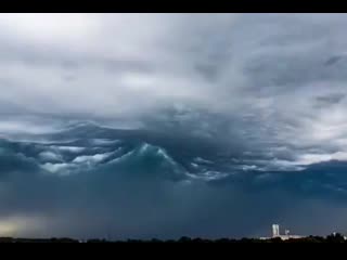 Крайне редкое погодное явление, известное как undulus asperatus асператус самые страшные облака