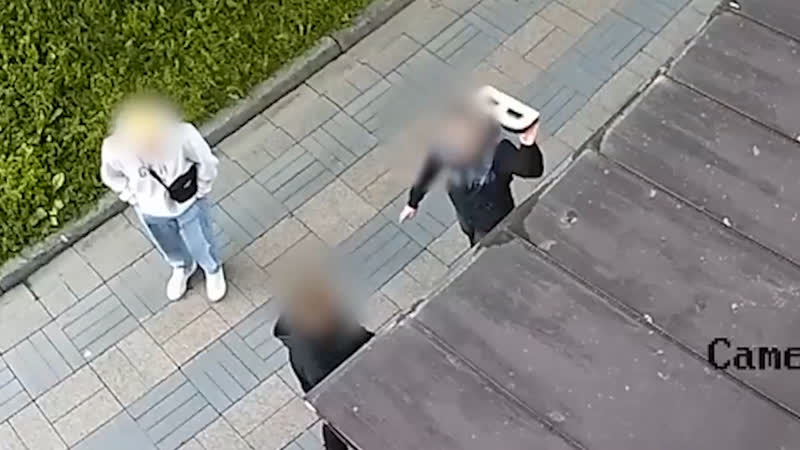 Люди в чёрном отодрали b и s в барбершопе real video