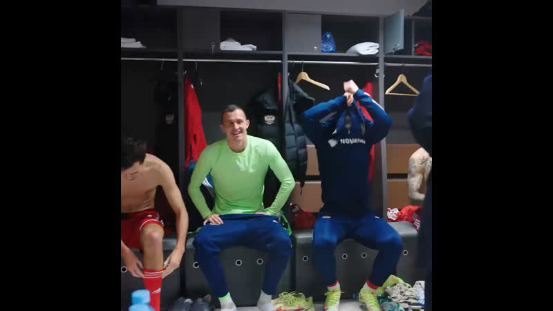 Раздевалка нашей сборной по футболу после победы над словенией