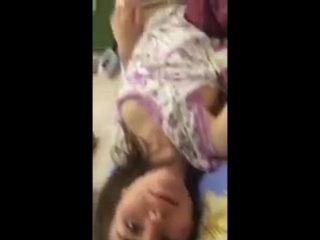 Студентка показывает сиськи в перископе и просит подписываться на её инсту