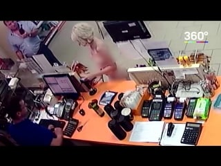 Раздетая девушка на азс