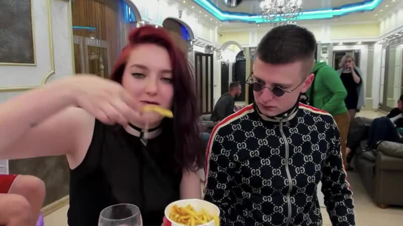 Плюнул в картошку фри и она съела🍟👀 mellstroy #challenge 100 queens