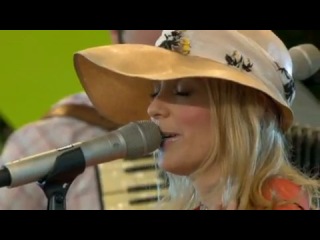 Lisa ekdahl öppna upp ditt fönster [allsång på skansen 2009]