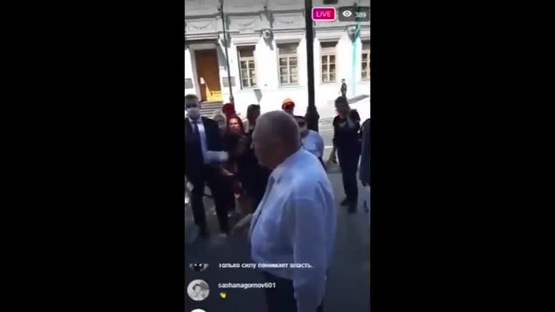 Жириновский вышел протестовать к посольству беларуси в москве