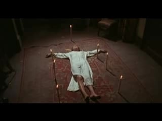 Девственница среди живых мертвецов / une vierge chez les morts vivants (1973)