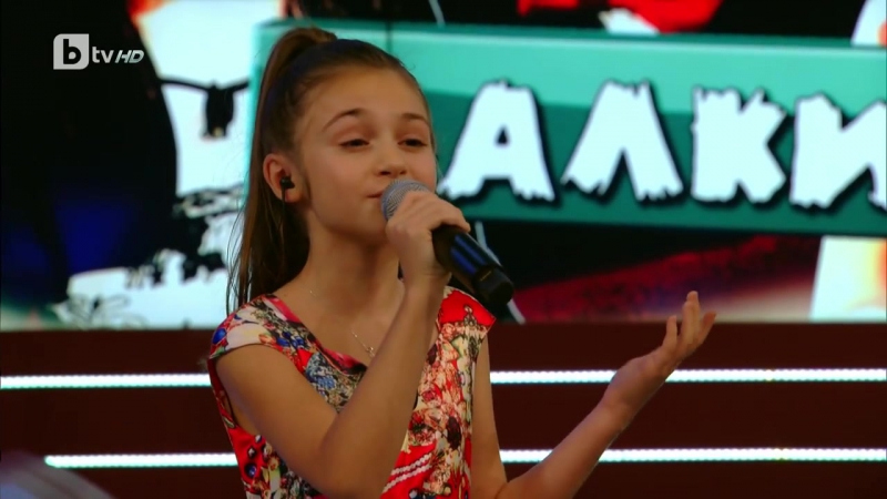 Krisia todorova flashlight (by jessie j)
