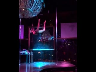 Попа школьницы #21 (попа школьниц, попка, школа, школьница, подсмотрено, не молодые, не секс, не порно, подглядел, подсмотрел)