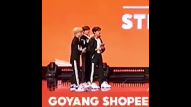 Minho helping jisung putting on his