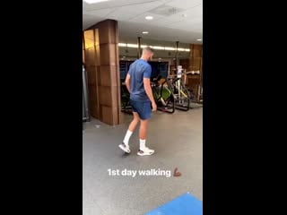 @rubey lcheek walking without his foot protector!!!