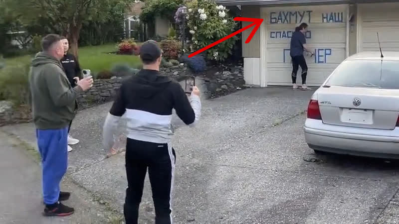 Украинцы толпой накинулись на русскую в канаде за артемовск (бахмут)