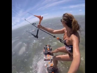 Разойдитесь, девочки катают!