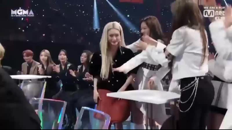 Chungha and her little sisters