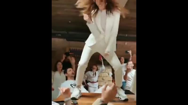 Вера брежнева и солистка группы «время и стекло» надя дорофеева повеселились на дне рождения общей подруги