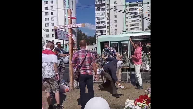 На «пушкінскай» усталявалі вялізны крыж